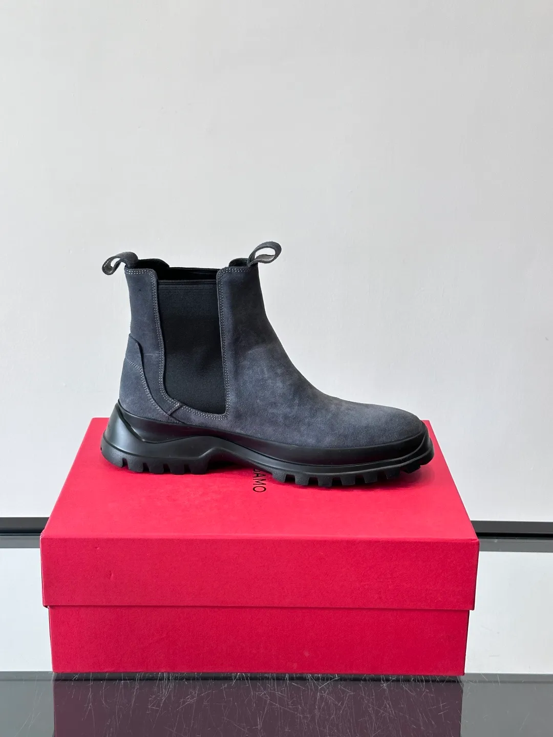 Men's men's shoes 💰960 FERRAGAMO Chelsea boots, super A Chelsea shoes equipped with thick outsole, minimalist design exudes modern charm. Imported leather surface, good texture, leather lining, easy to wear!  size: 39-44 (38.45.46 customized)